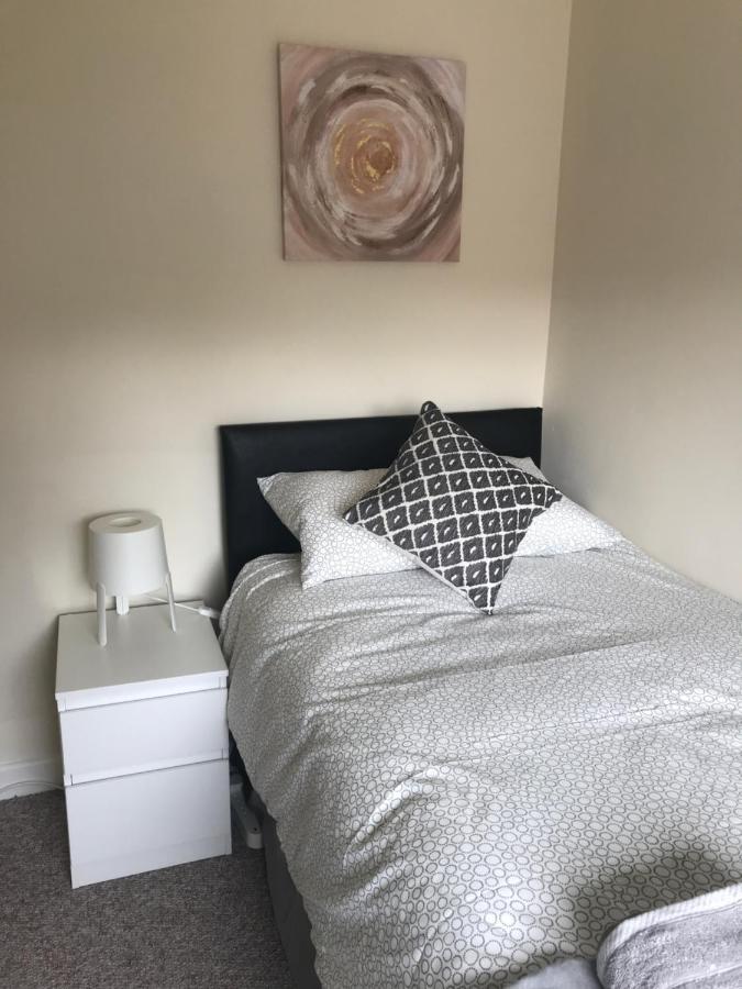 8 Pickering Road Villa Telford Eksteriør bilde